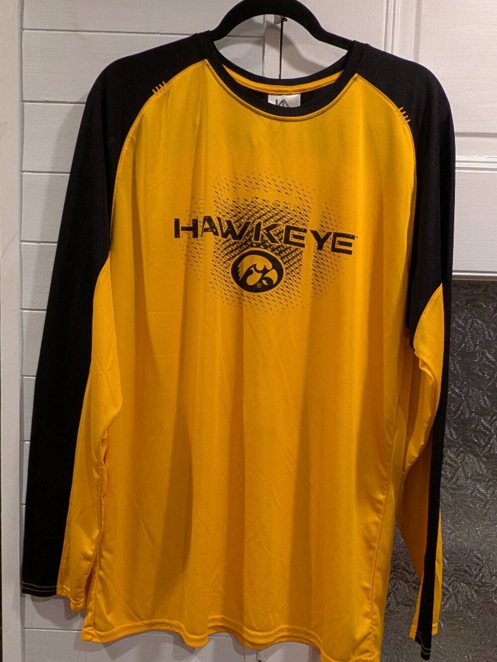 Knights Apparel XL Iowa Hawkeye's Football Designers Long Sleeve Shirt